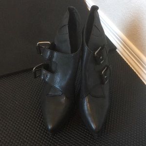 Pelle Moda Black Leather Ankle Booties
